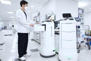 LG전자 '클로이 로봇', 병원 안내·의료 기구 운반-‘맞춤형 의료 로봇 서비스’ 강화